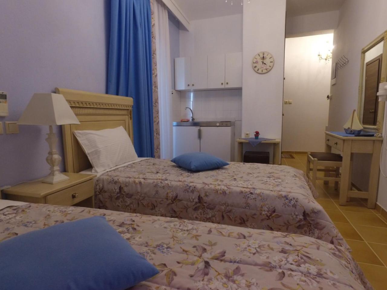 Akrotiri Hotel Неос Мармарас Стая снимка